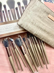 BH Cosmetics Lavish
Elegance 15 Pieces Brushes